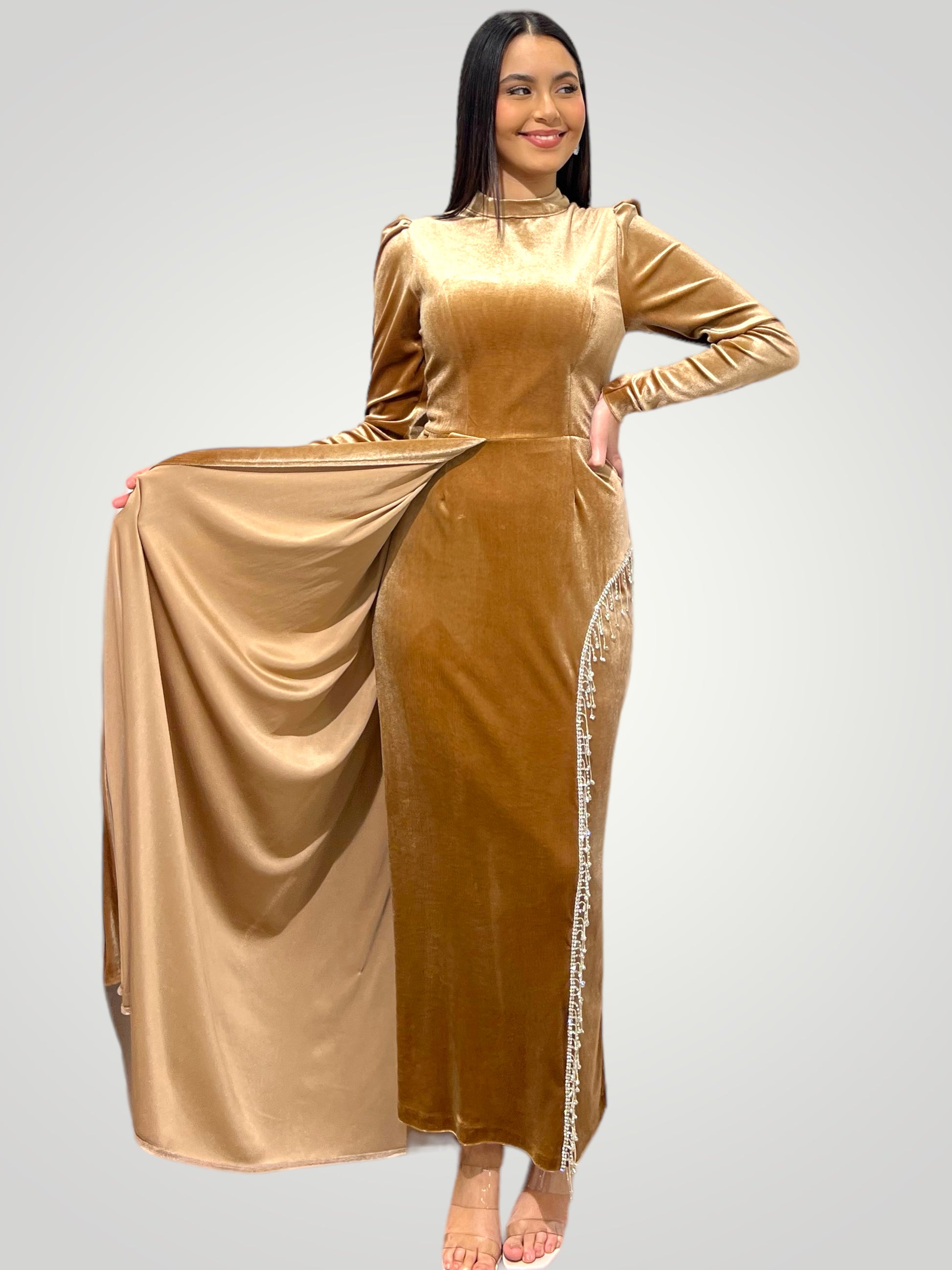 La Robe de Soirée en Velours "Annemasse" - Une Élégance Classique Réinventée - AmirCouture 