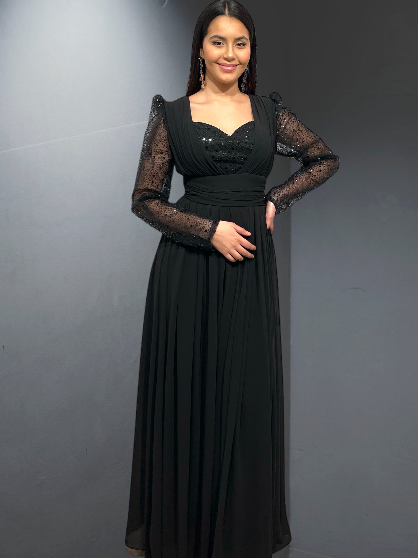 l'élégance avec la robe "Nice", une création emblématique d'Amir Couture - AmirCouture 
