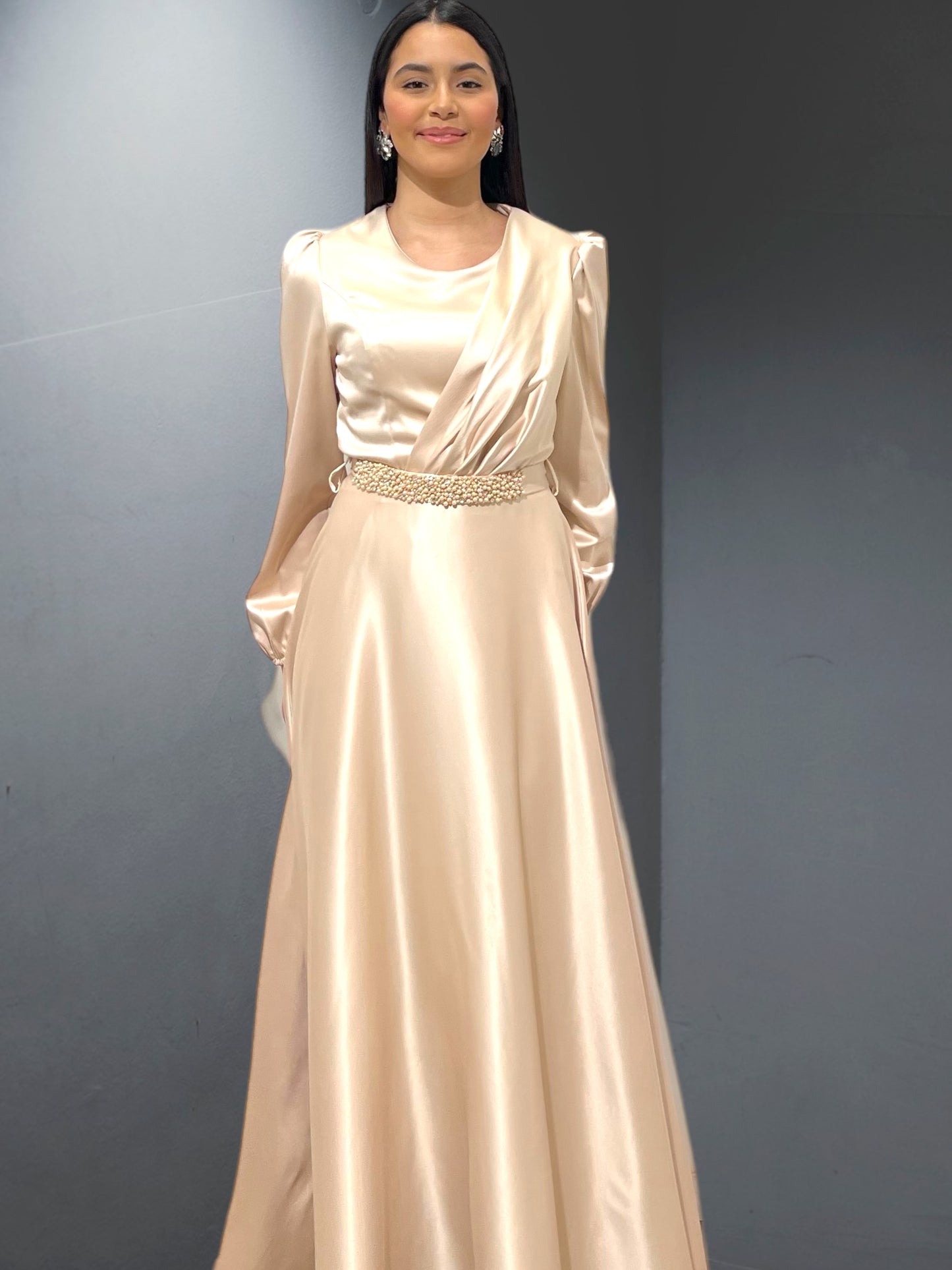 Robe de soirée "Grenoble" est un modèle exquis, de AmirCouture conçu pour captiver l'attention lors de tout événement - AmirCouture 